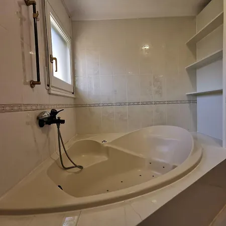 Acogedor A 400m De La Playa En Llanca, Con Terraza Y Bano Hidromasaje - Es-89-135 * Llançà