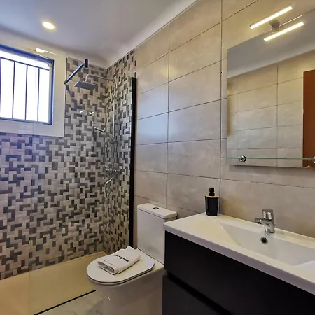 Acogedor A 400m De La Playa En Llanca, Con Terraza Y Bano Hidromasaje - Es-89-135